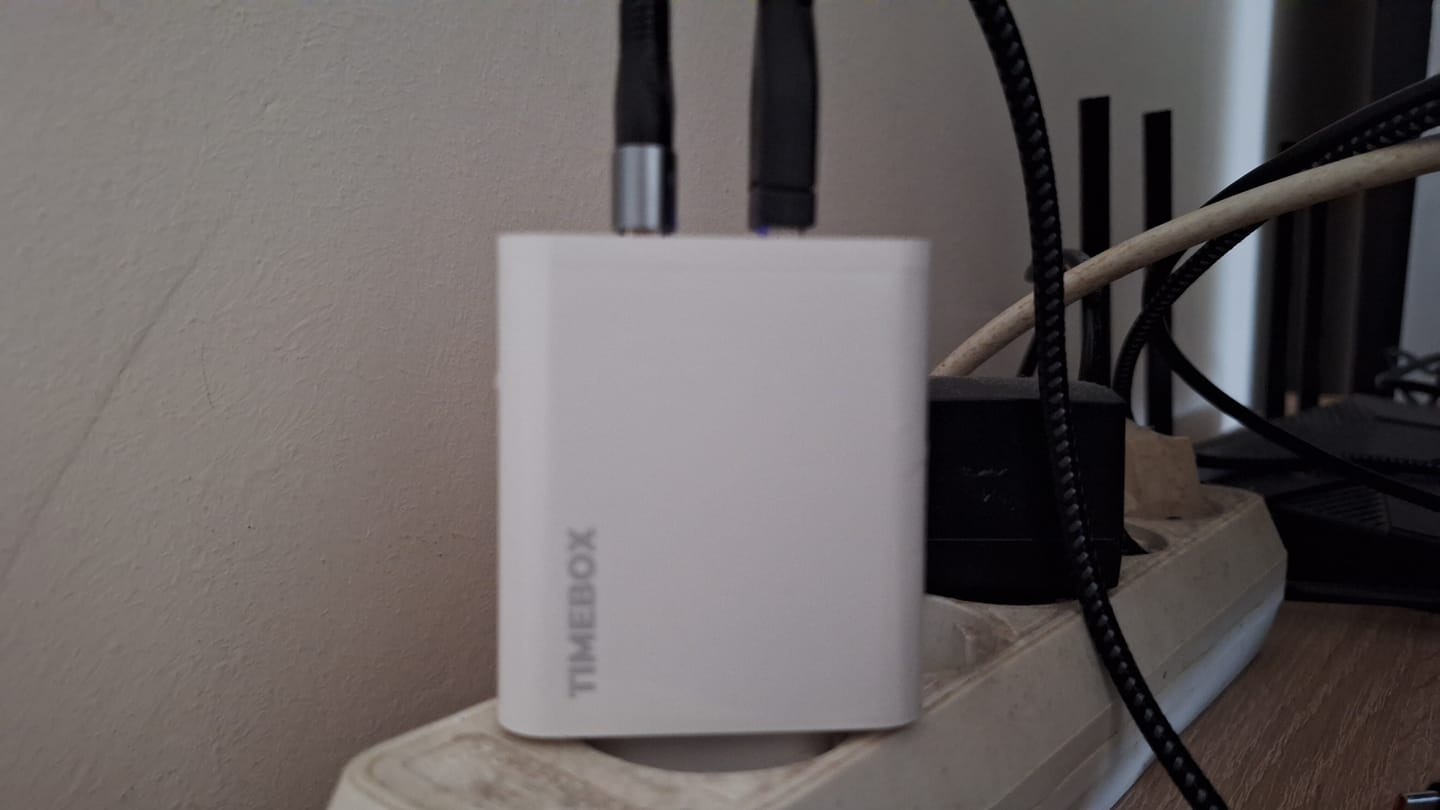 Customer photo review of Incarcator Retea, 5 Porturi, 65W, 3 x USB, 2 x Type-C, Alb