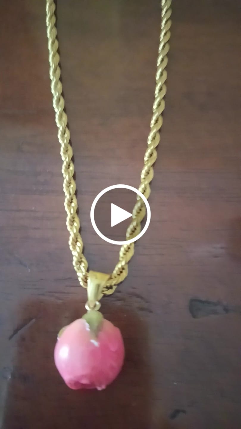 Customer video review of Ciondolo "Tenerezza infinita"