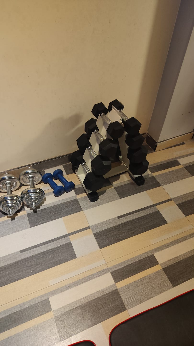 Customer photo review of Sets de Mancuernas Hexagonales de Caucho + Rack de 4 Pares