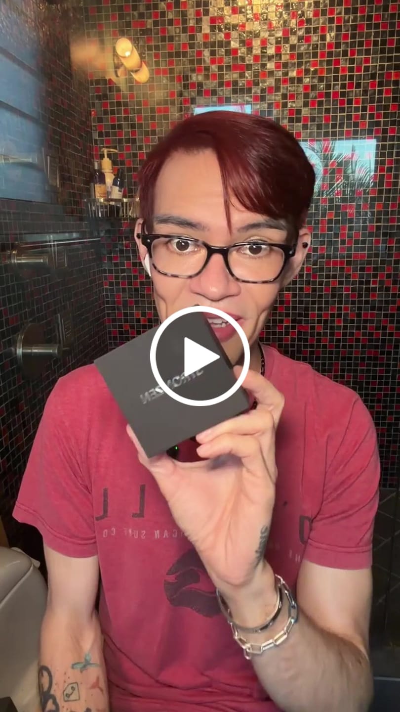 Customer video review of Outlined Clover Pendant Necklace Sterling Silver