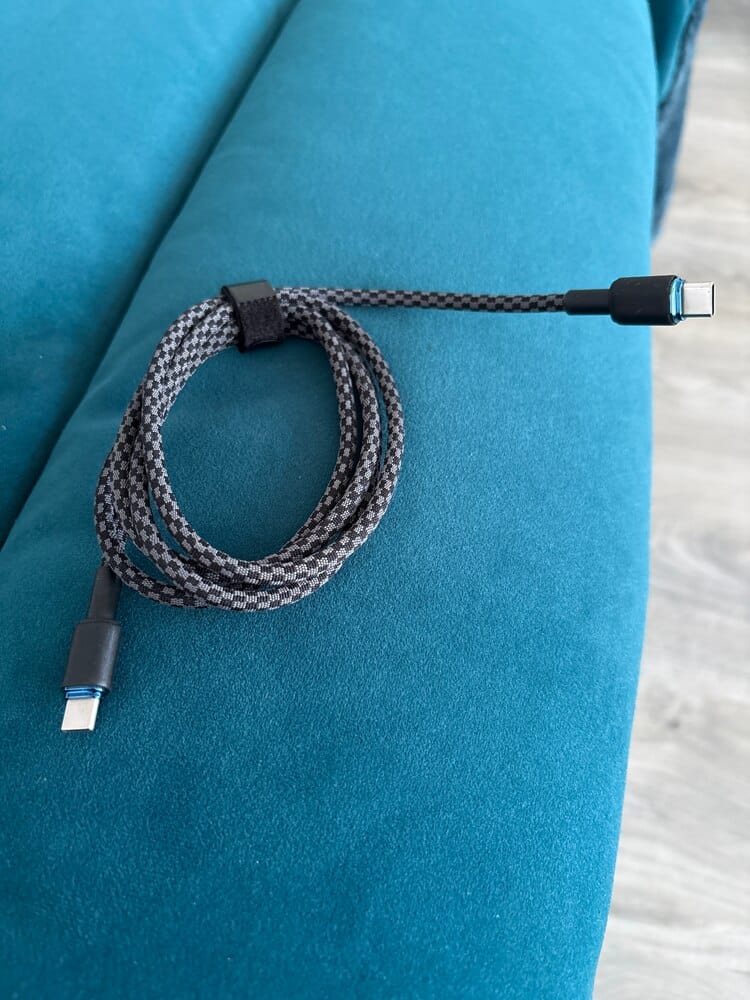 Customer photo review of Cablu de Incarcare si Transfer de Date 100W Timebox, USB-C la Type-C, 2m, Negru