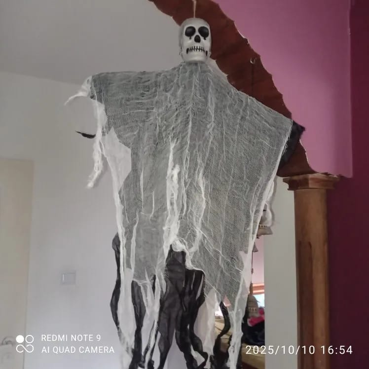 Customer photo review of Fantasma Esqueleto Colgante Luminoso 💀 – Decoración de Halloween para Casa, Jardín y Fiestas