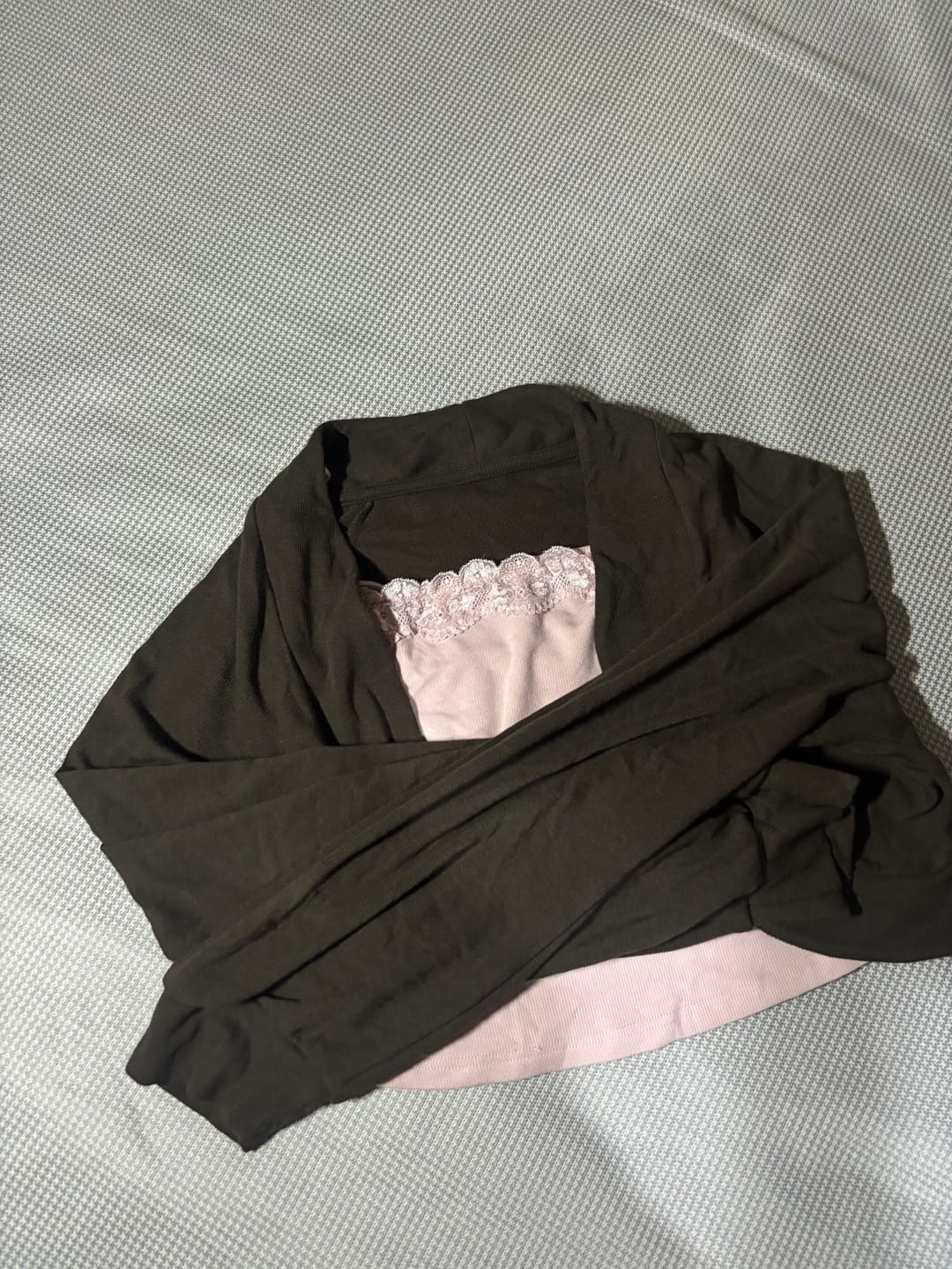 Customer photo review of Hydrae Contrast Waist Low-Rise Flared Pants & Cropped Bolero Cardigan Set