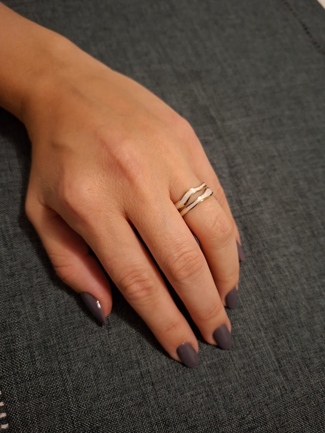 Customer photo review of Anel Abstrato Madrepérola Ajustável Banho em Ouro 18k
