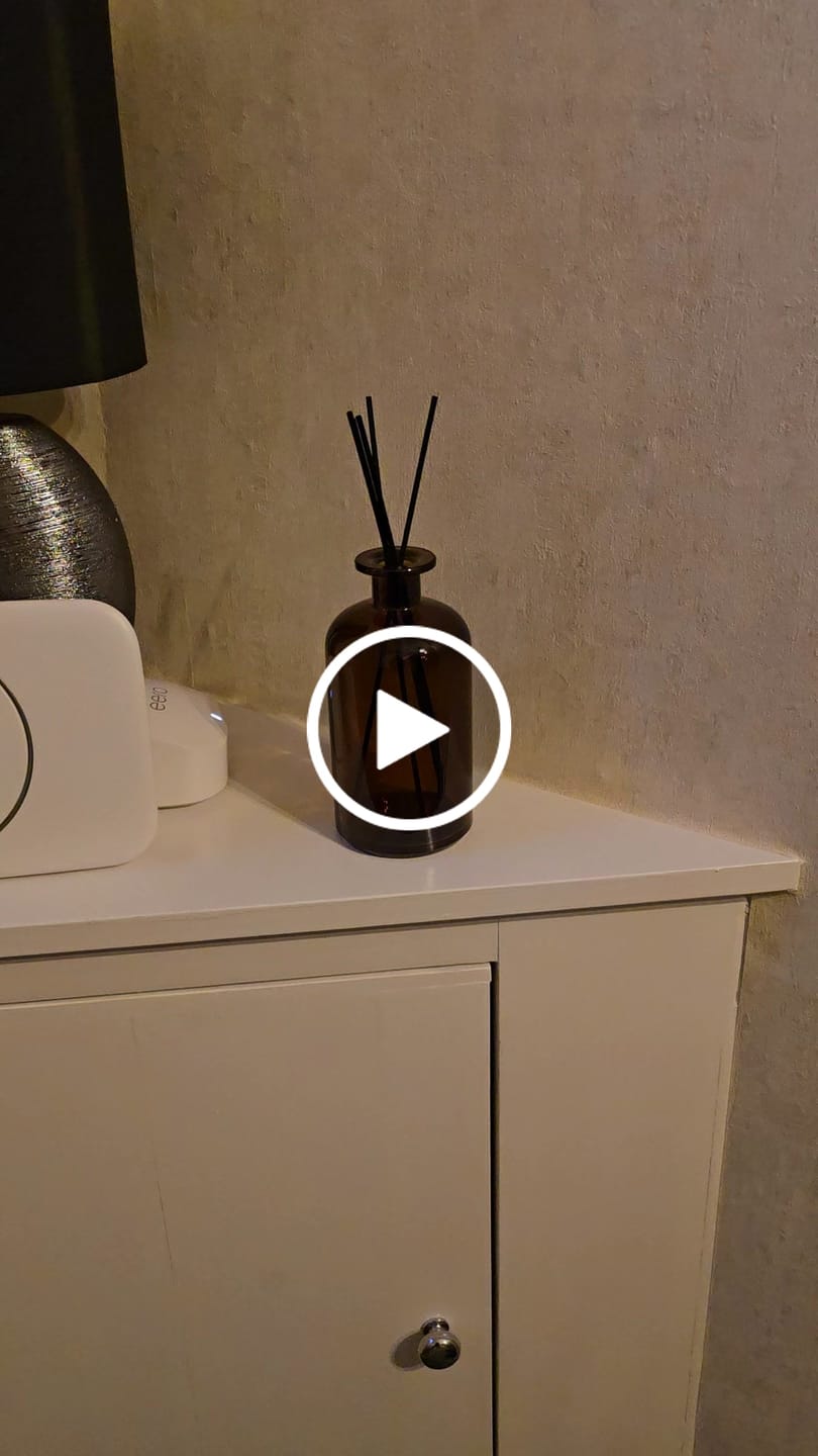 Customer video review of Amber Glass Diffuser Bottle with Reeds - 500 ML