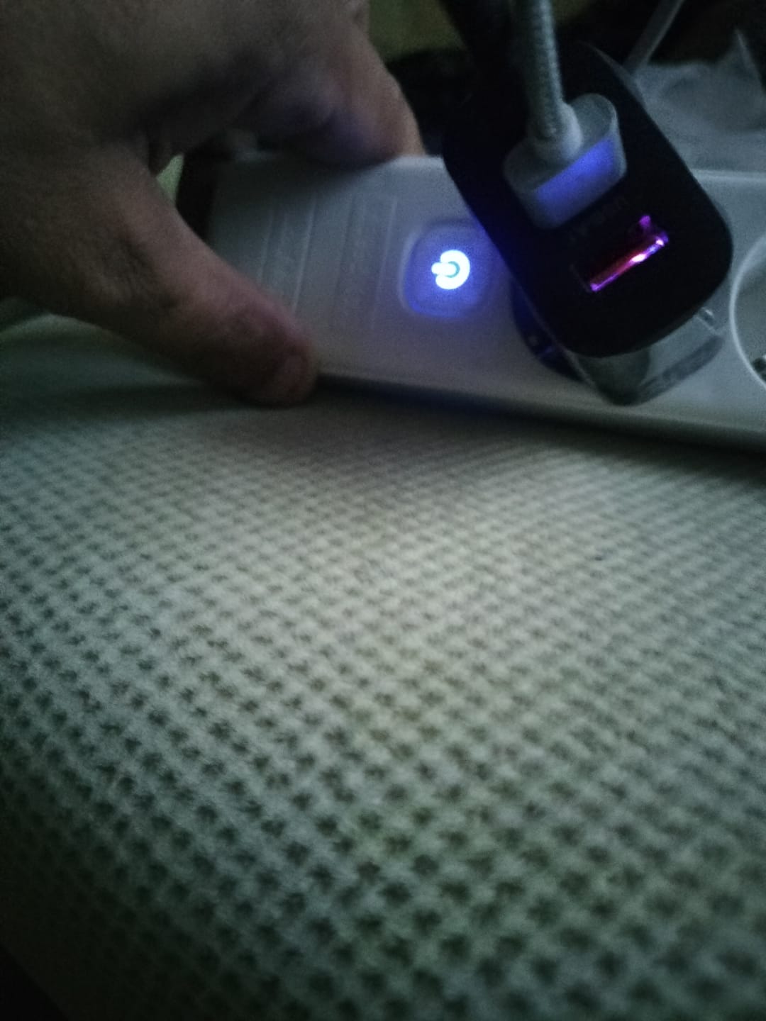 Customer photo review of Incarcator Retea Timebox, 3 Porturi, 30W, 1 x Type-C, 2 x USB, LED, Negru