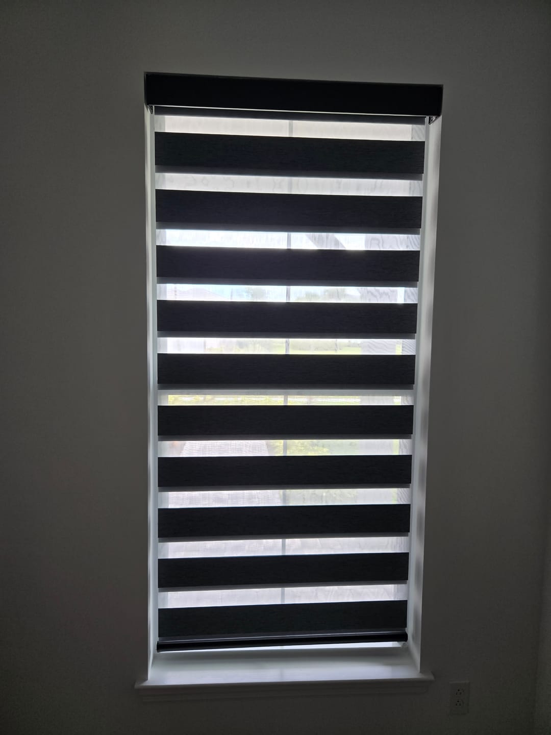 Customer photo review of SmartWings Motorized Zebra Shades 85% Blackout 95mm Ingrid