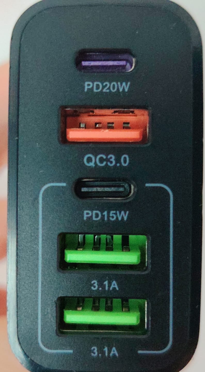 Customer photo review of Incarcator Retea, 65W, 5 Porturi, 3 x USB, 2 x Type-C, Negru