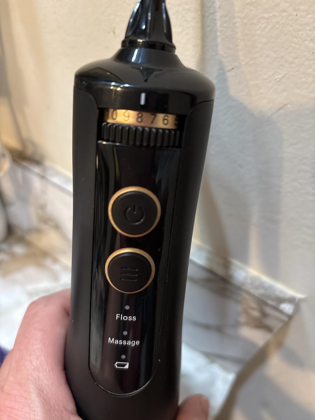 Customer photo review of COSLUS E40 10-Level Dial Pressure Control Water Flosser