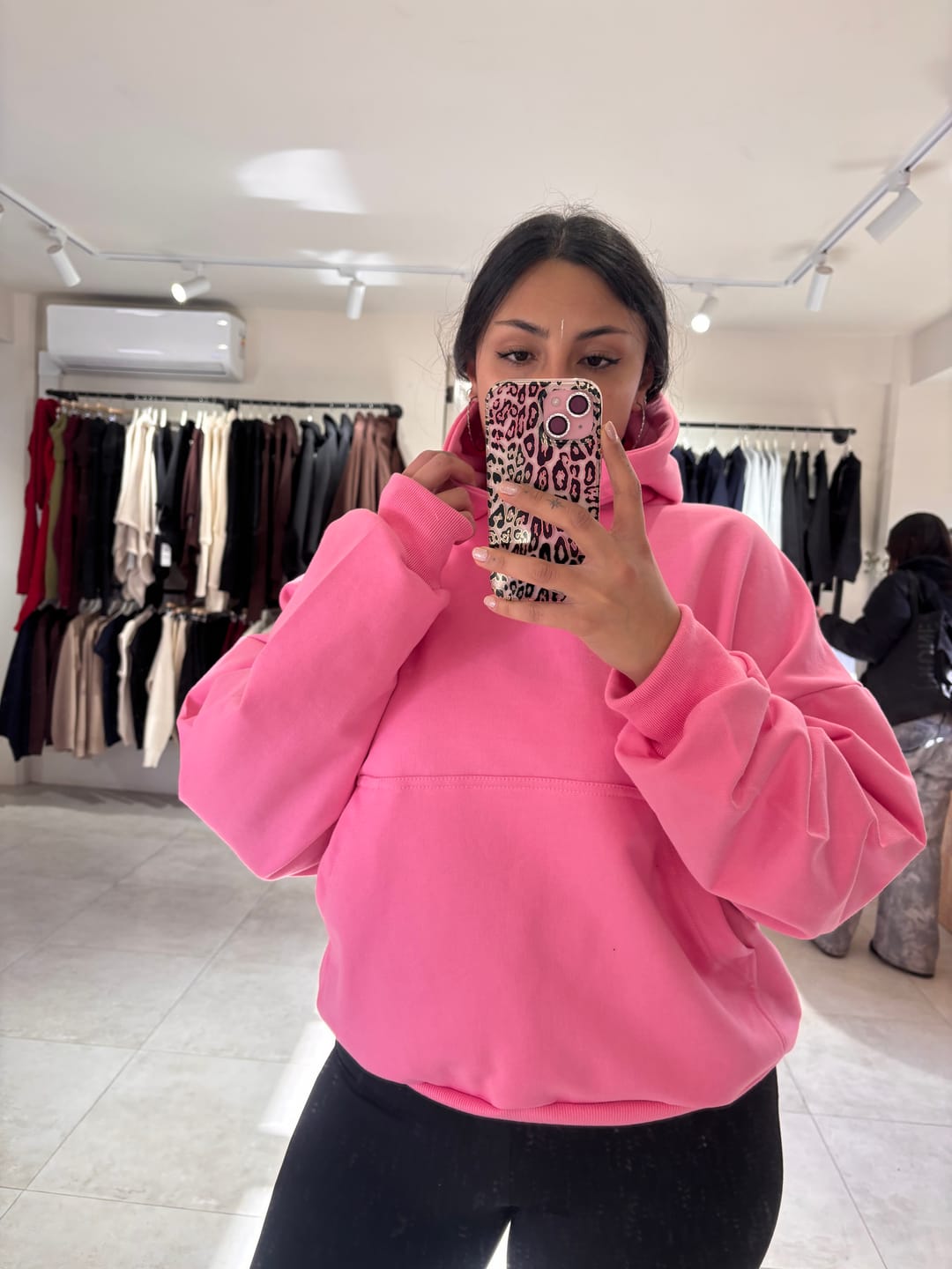 Customer photo review of (PRE-VENTA) POLERÓN HOODIE ROSADO - OVERSIZE CON GORRO LOGO BORDADO