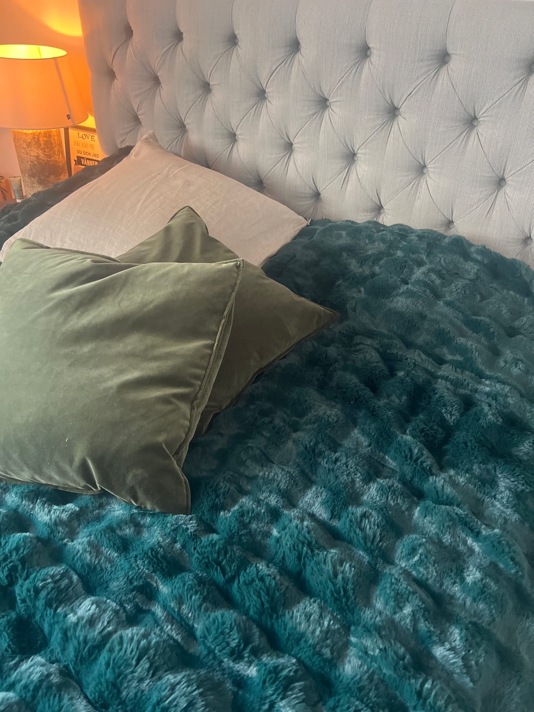 Customer photo review of Halkfri filt i konstgjord kaninfäll Olite Mörkgrön 240 x 270 cm