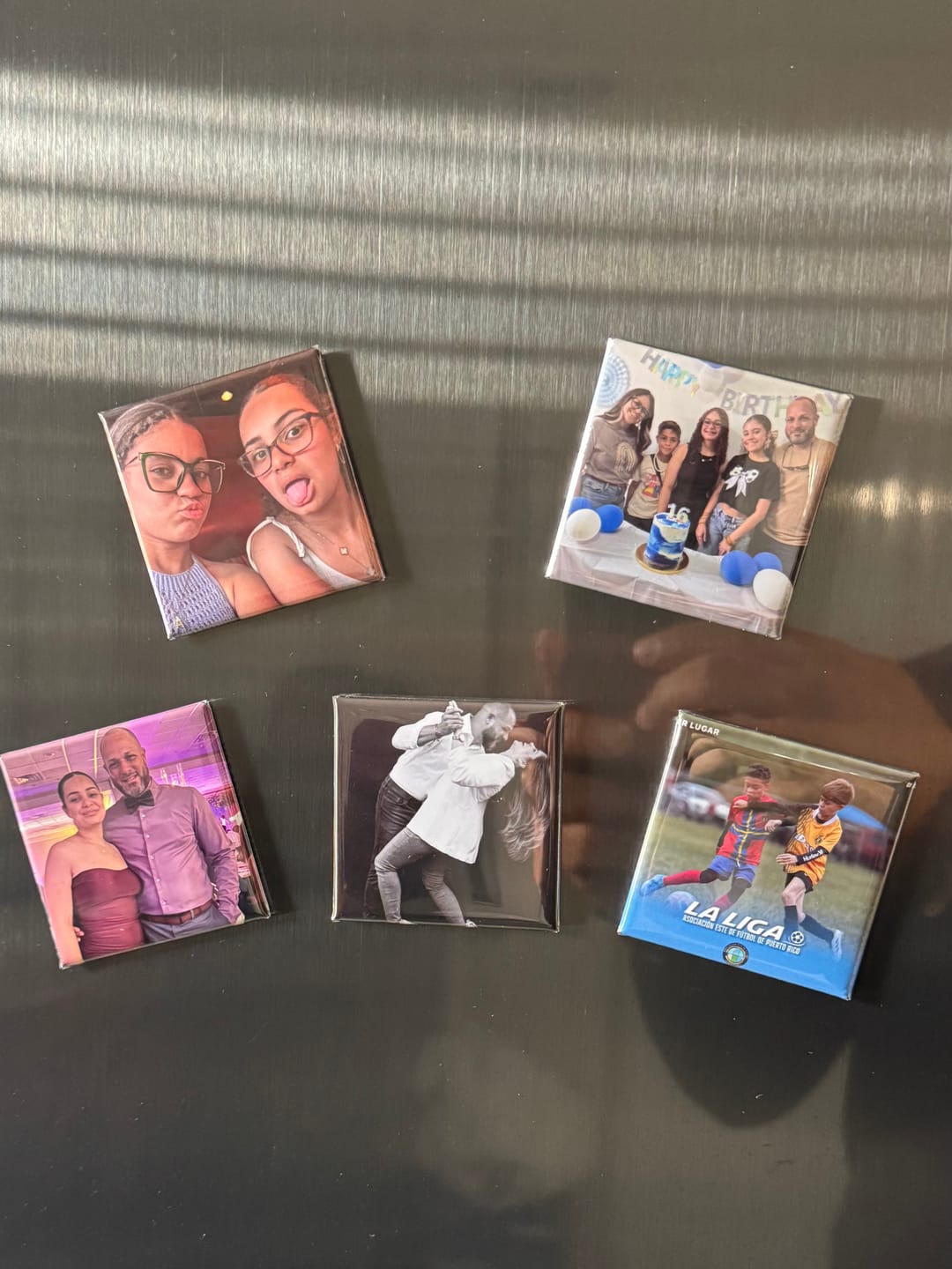 Customer photo review of (5) Imanes Personalizados 2x2