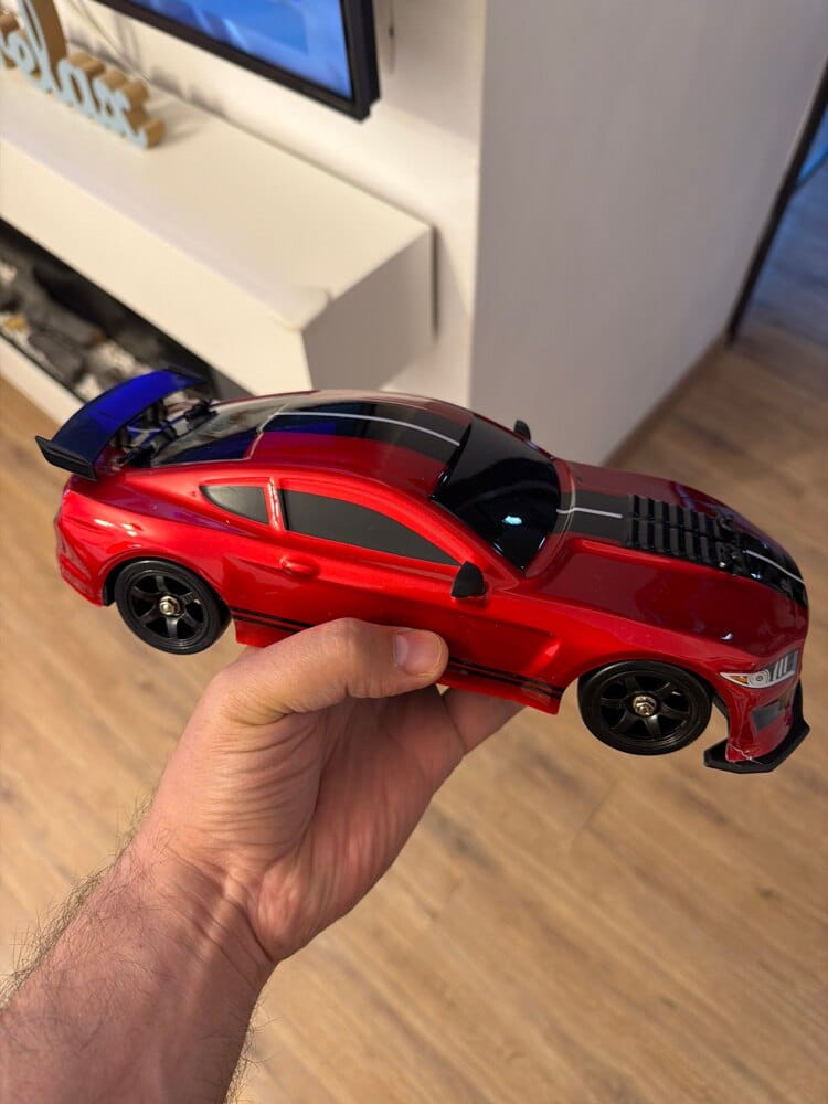 Customer photo review of Masina cu telecomanda RC Timebox, 20km/h, 1:16, Drift car, lumini LED, Negru