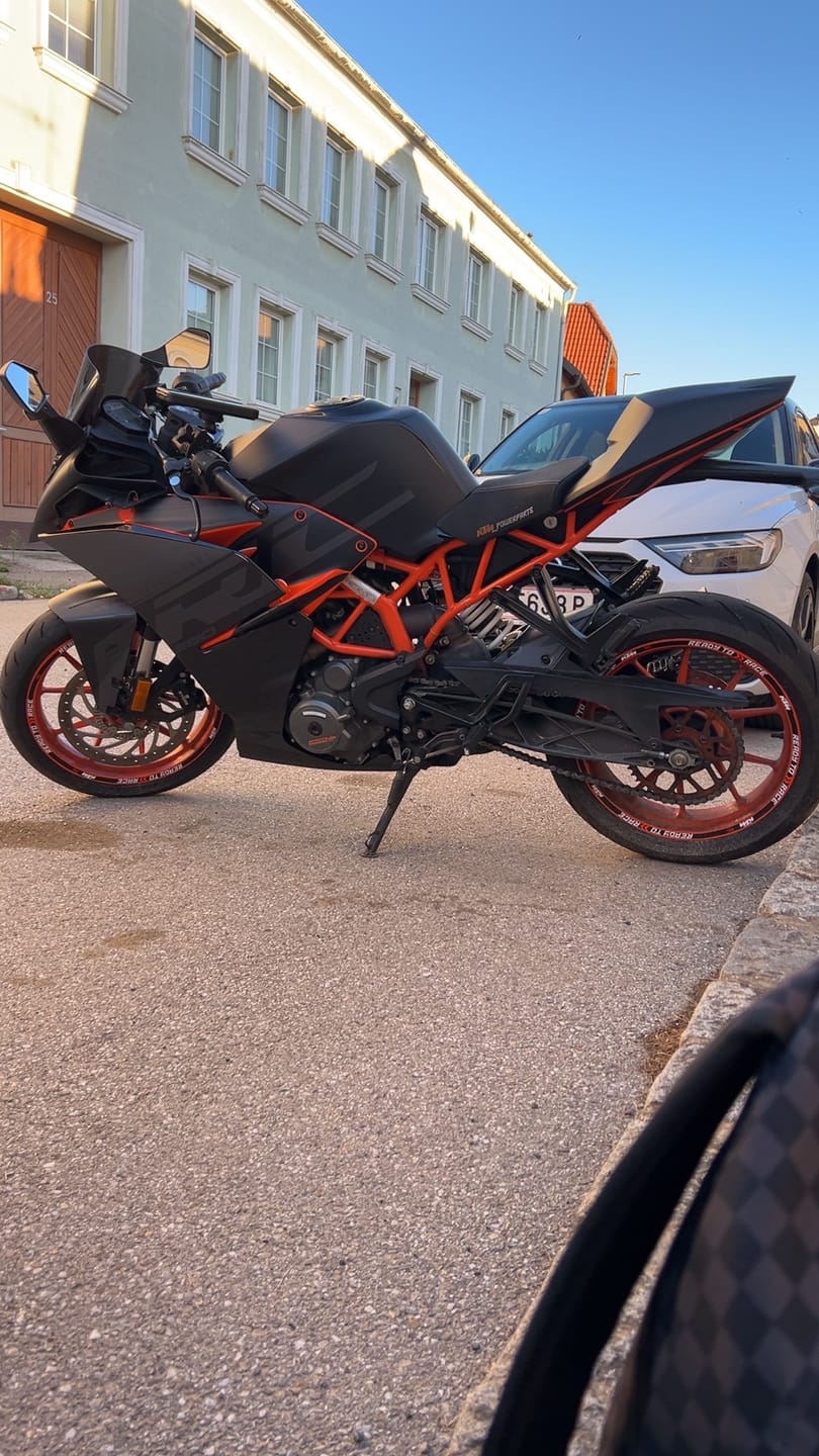 Customer photo review of KTM RC 125/200/250/390 GRAPHICS - "Torque" (Black)