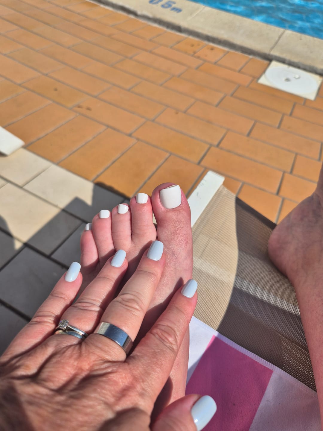 Customer photo review of Nail Glue