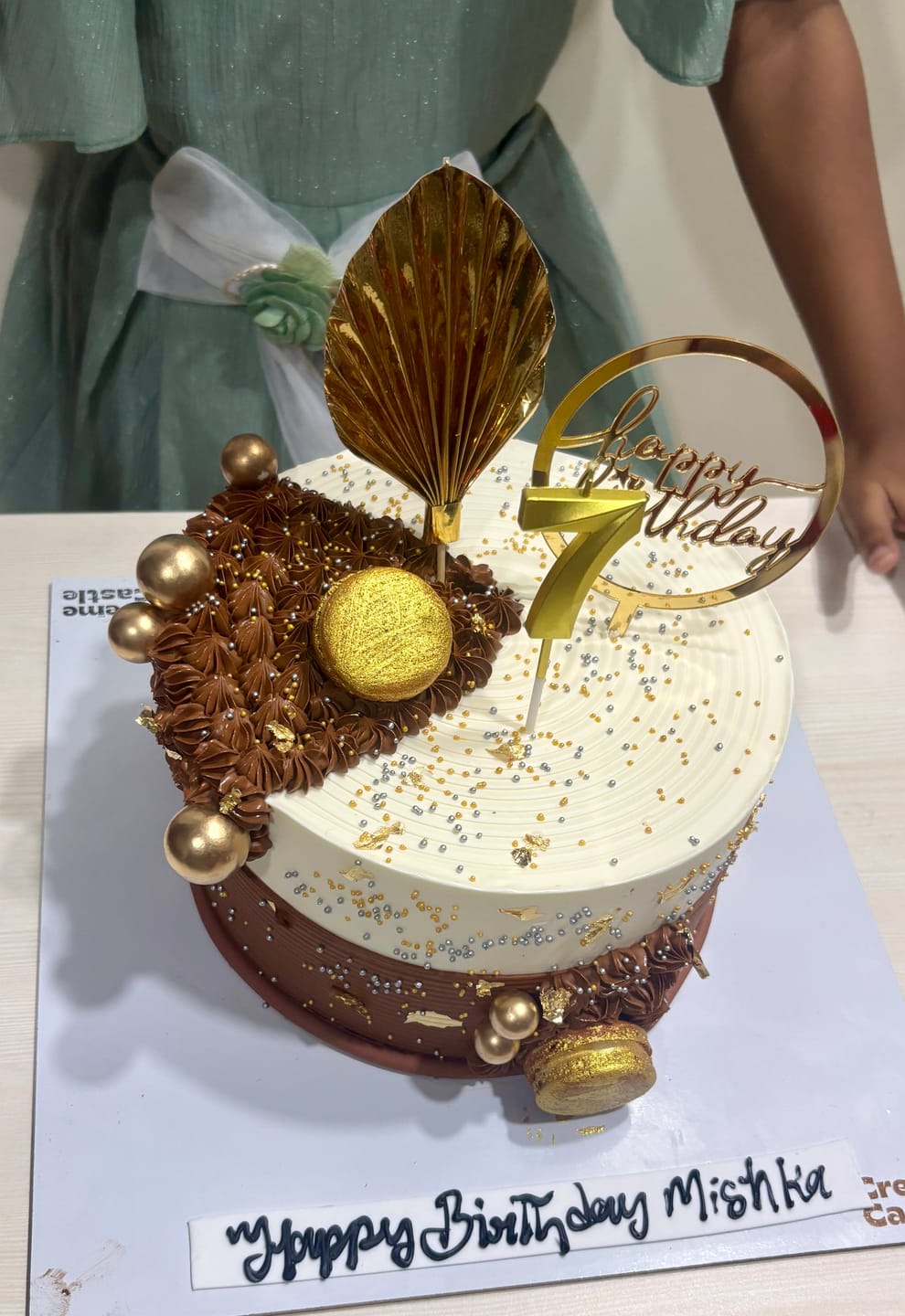 Customer photo review of Golden cake for boyfriend birthday