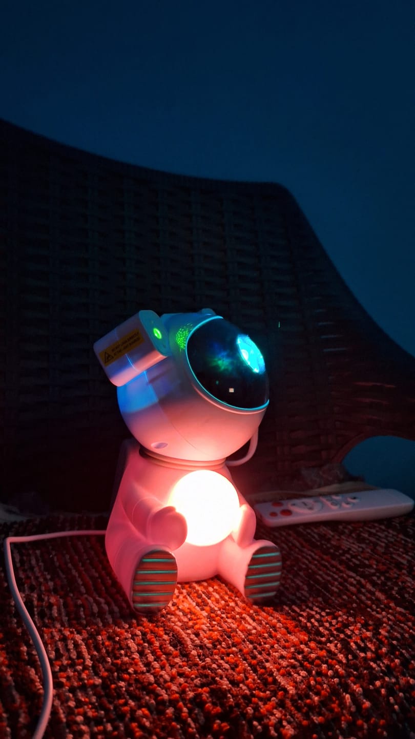 Customer photo review of Lampa tip Proiector Model Astronaut Timebox, 2 in 1 cu 8 Culori de Nebuloasa
