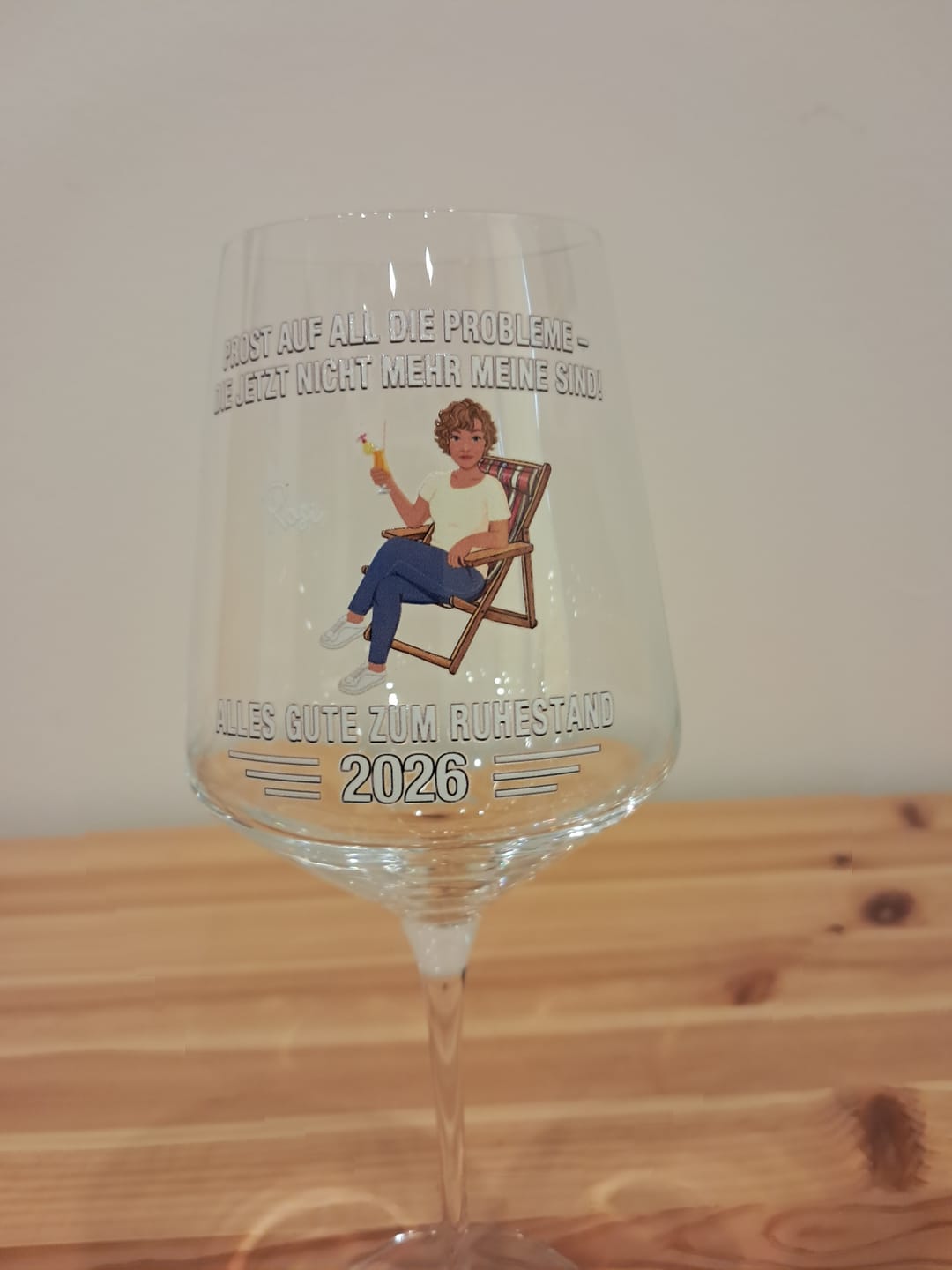 Customer photo review of Auf die Freiheit - Personalisiertes Weinglas mit Spruch und Clipart zum Ruhestand