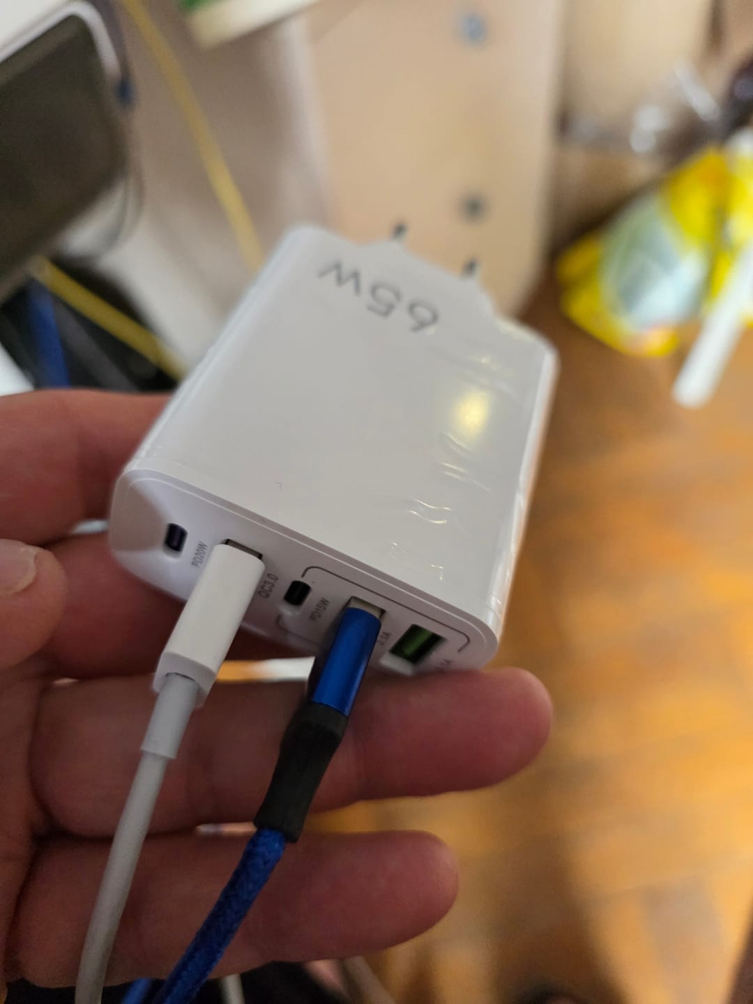 Customer photo review of Incarcator Retea, 5 Porturi, 65W, 3 x USB, 2 x Type-C, Alb