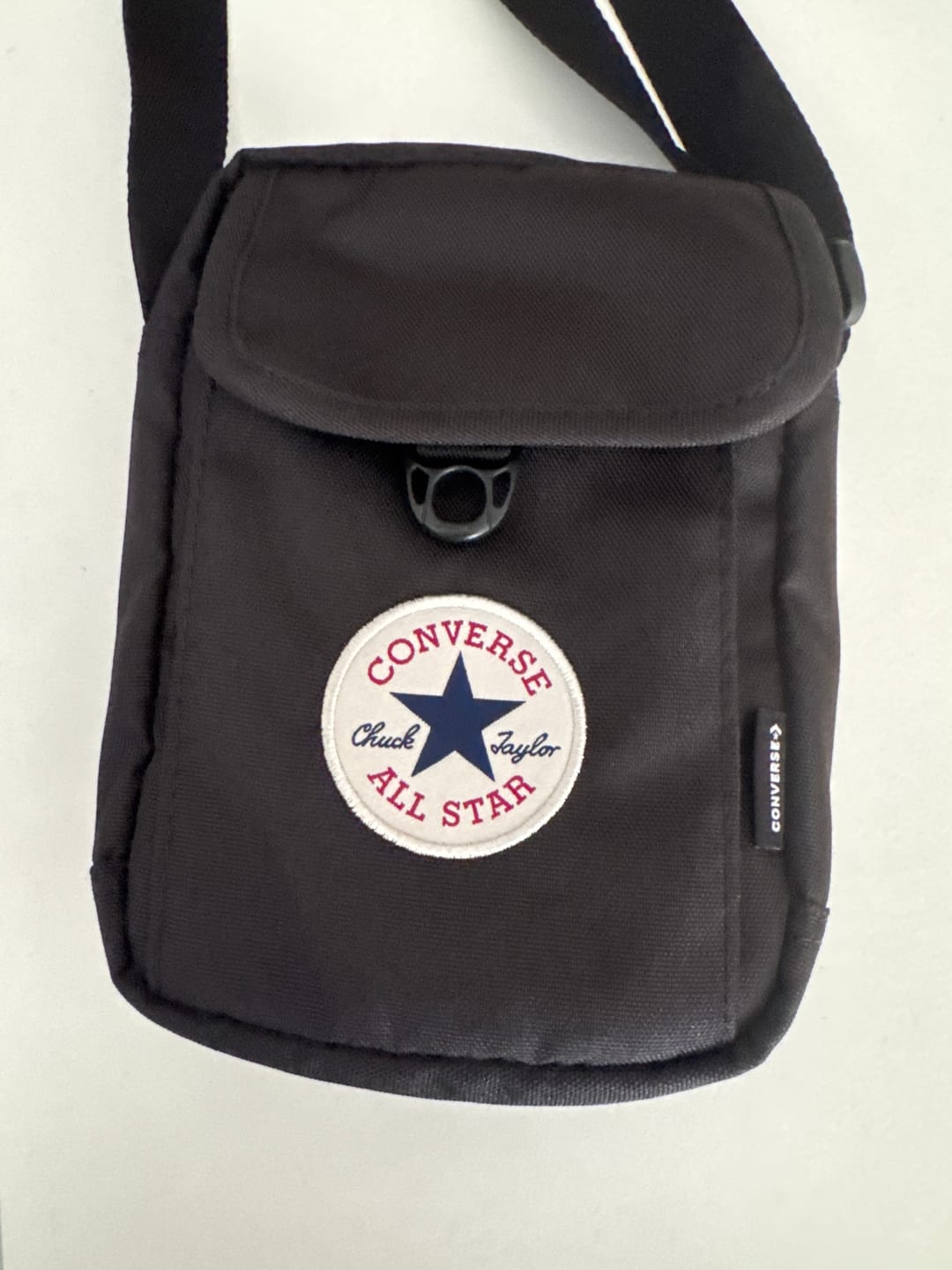 Customer photo review of Morral Converse Crossbody Aop Negro