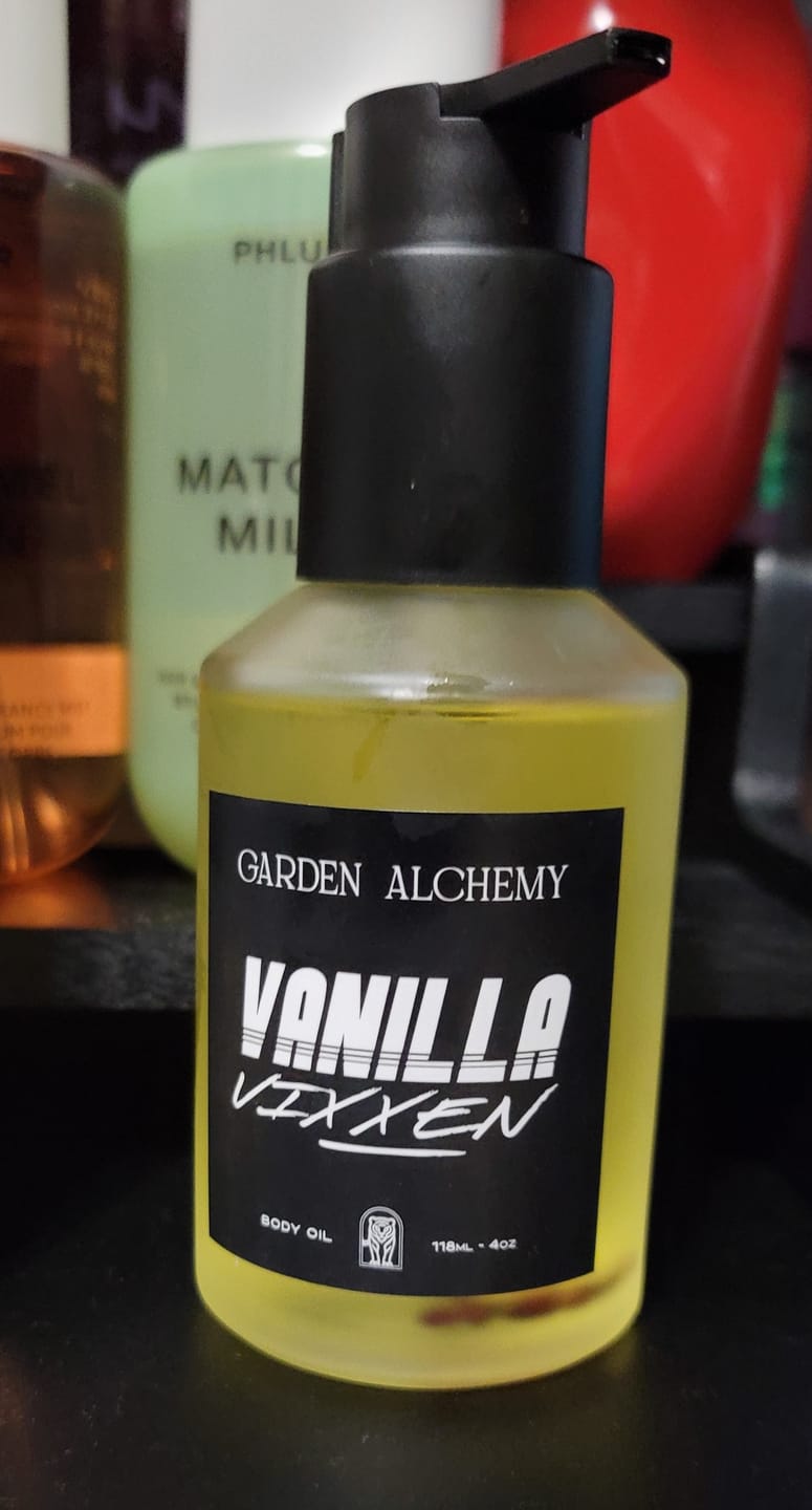Customer photo review of VANILLA VIXXEN BODY OIL