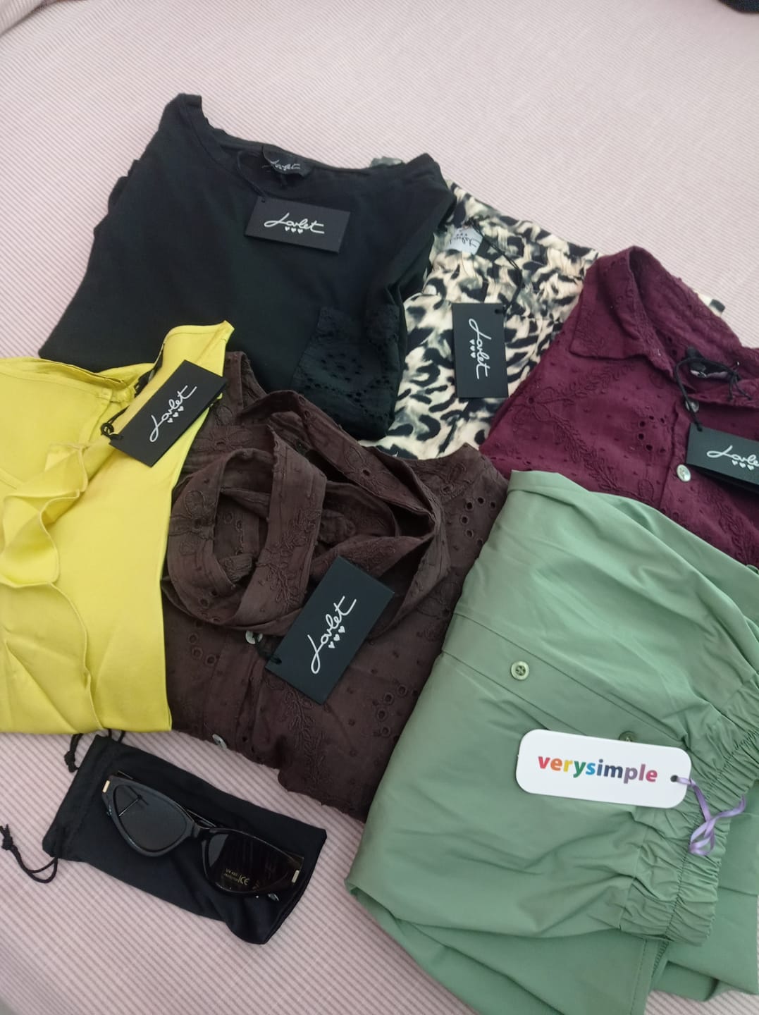 Customer photo review of MYSTERY 📦 BOX ABBIGLIAMENTO E ACCESSORI DONNA [€79]