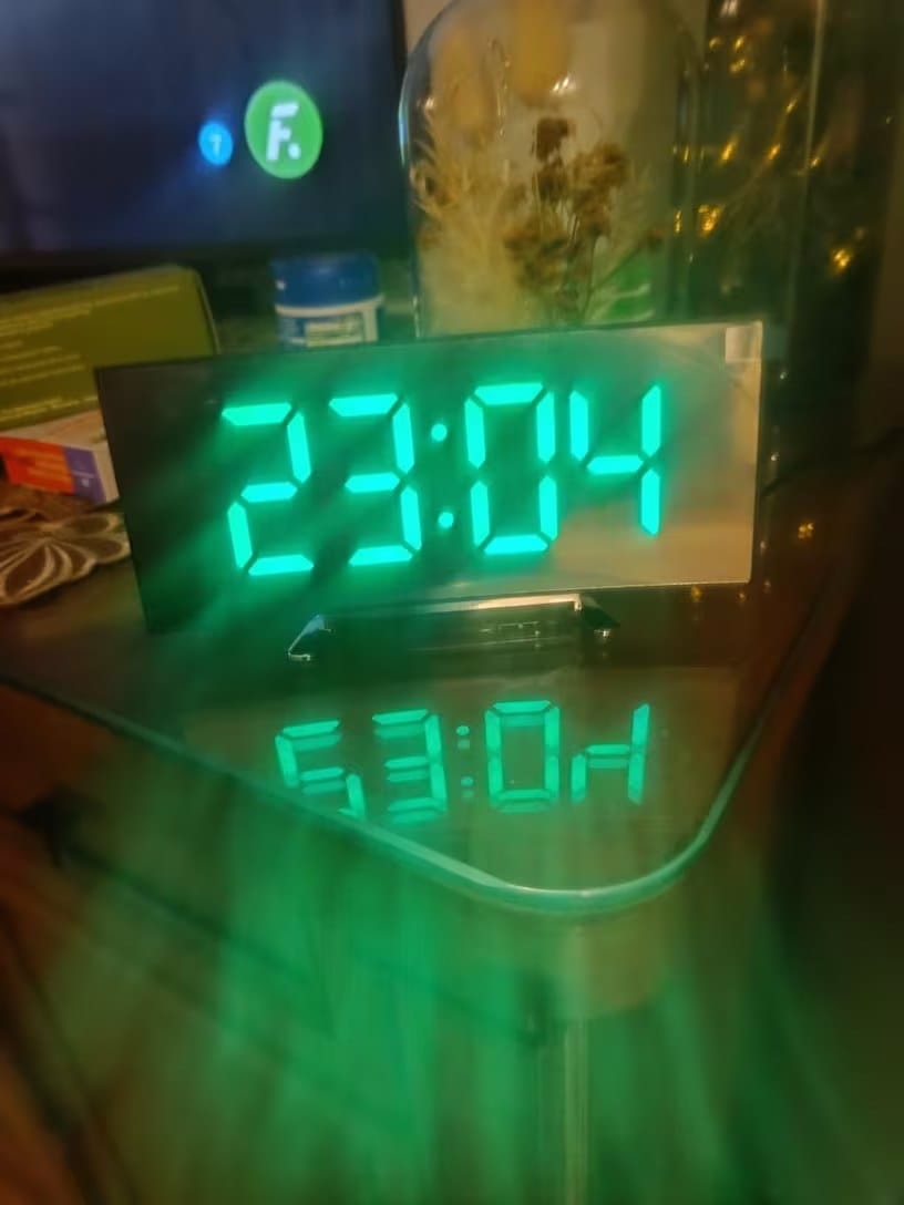 Customer photo review of MirrorClock | Digitaler LED Spiegel Wecker