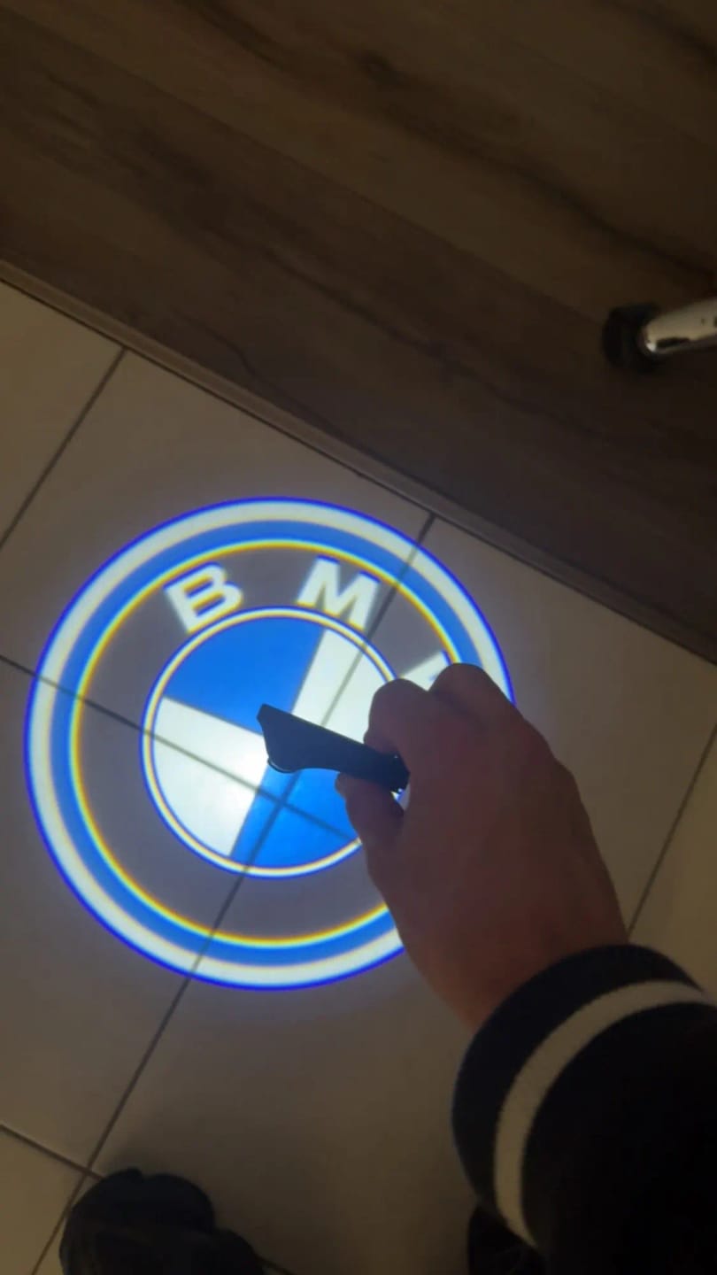 Customer photo review of Proyector para carro de equipo de futbol
