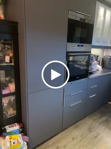 Kundeanmeldelse med video av Charcoal grey supermatt kontaktplast