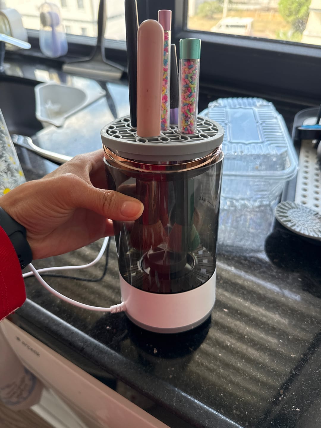 Customer photo review of Işıltı Otomatik Makyaj Fırçası Temizleme Cihazı | Tek Tuşla Profesyonel Bakım
