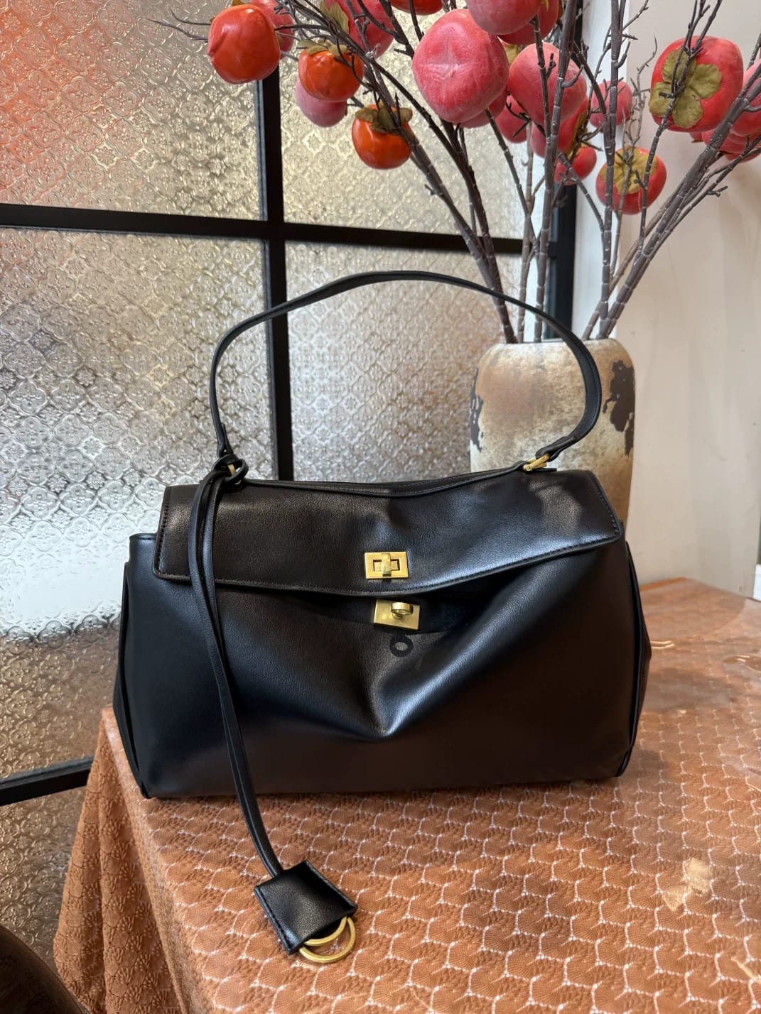 Customer photo review of MAE - Sac à Main en Cuir Lisse Fermoir doré
