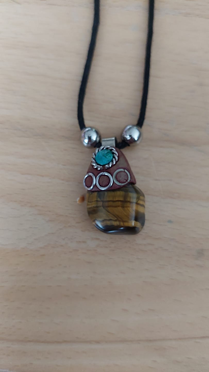Customer photo review of Tigerauge Halskette für Fokus - Handgefertigt in Peru | Edelstein Halskette Selbstbewusstsein