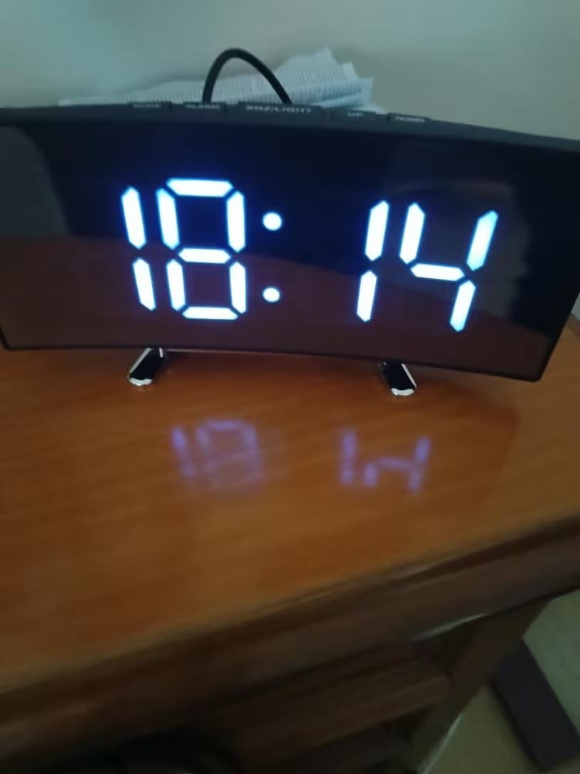 Customer photo review of MirrorClock | Digitaler LED Spiegel Wecker