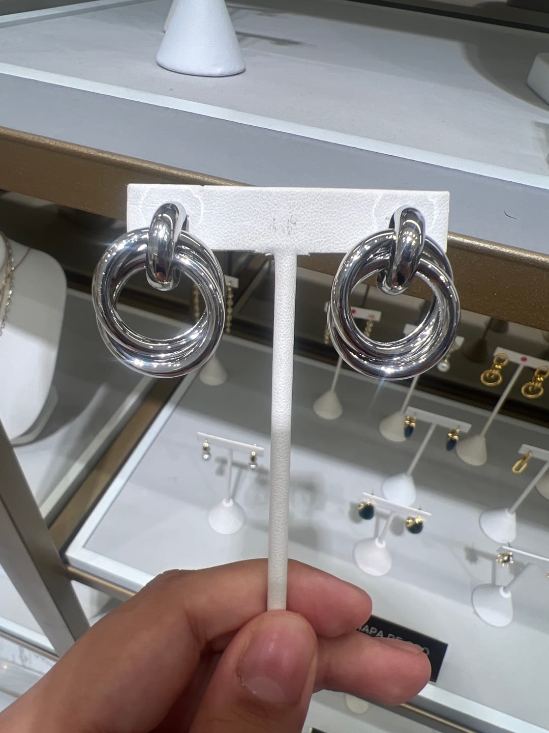 Customer photo review of Par Arete Circulo Enlazado