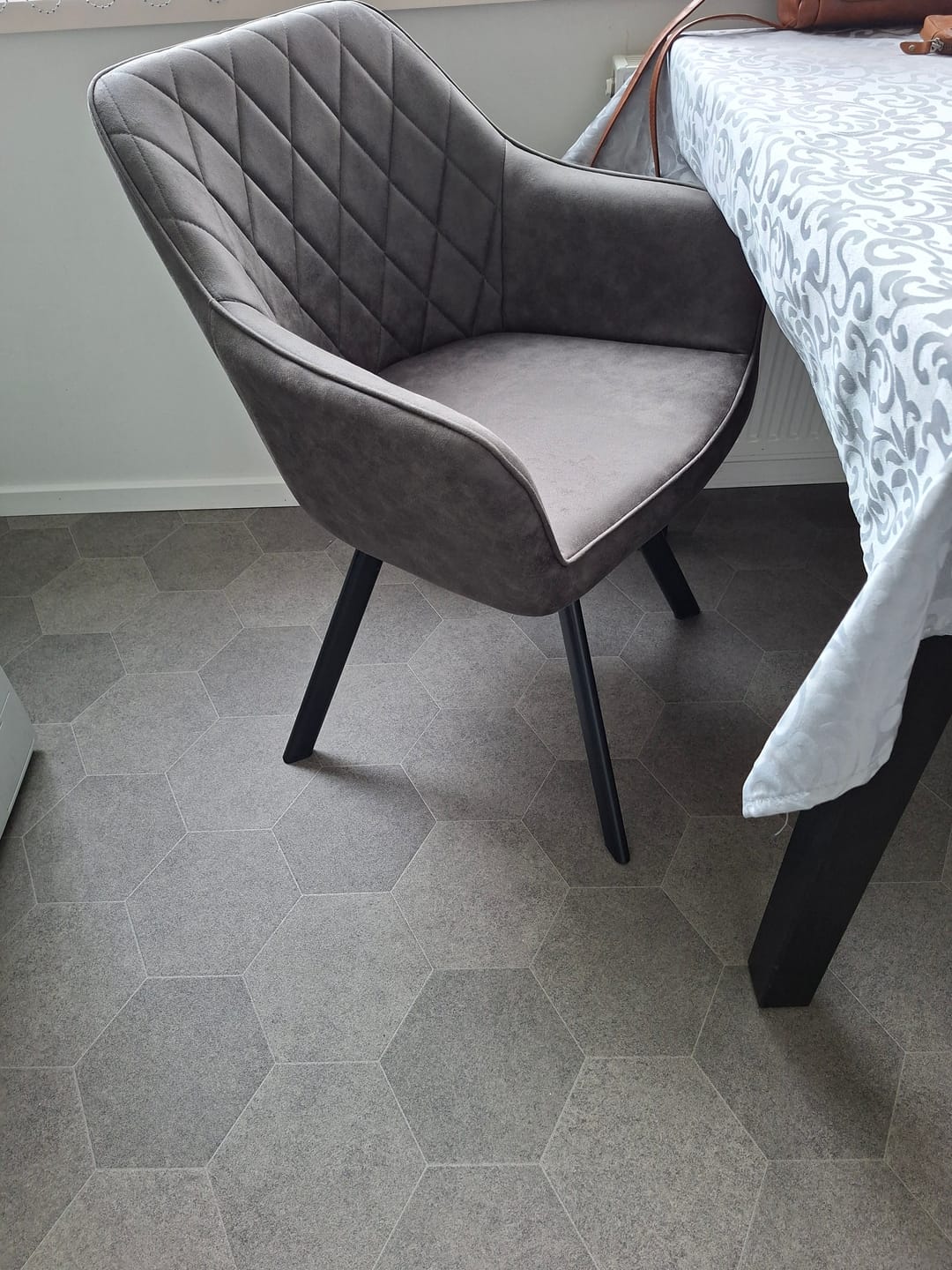 Customer photo review of Brione Draaibare Eetkamerstoel - Grijs