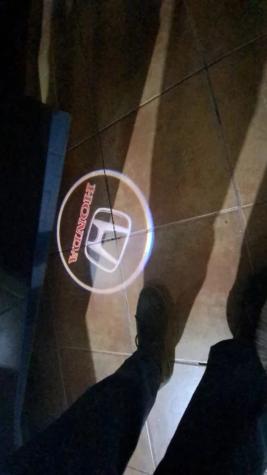 Customer photo review of Proyector para carro de equipo de futbol