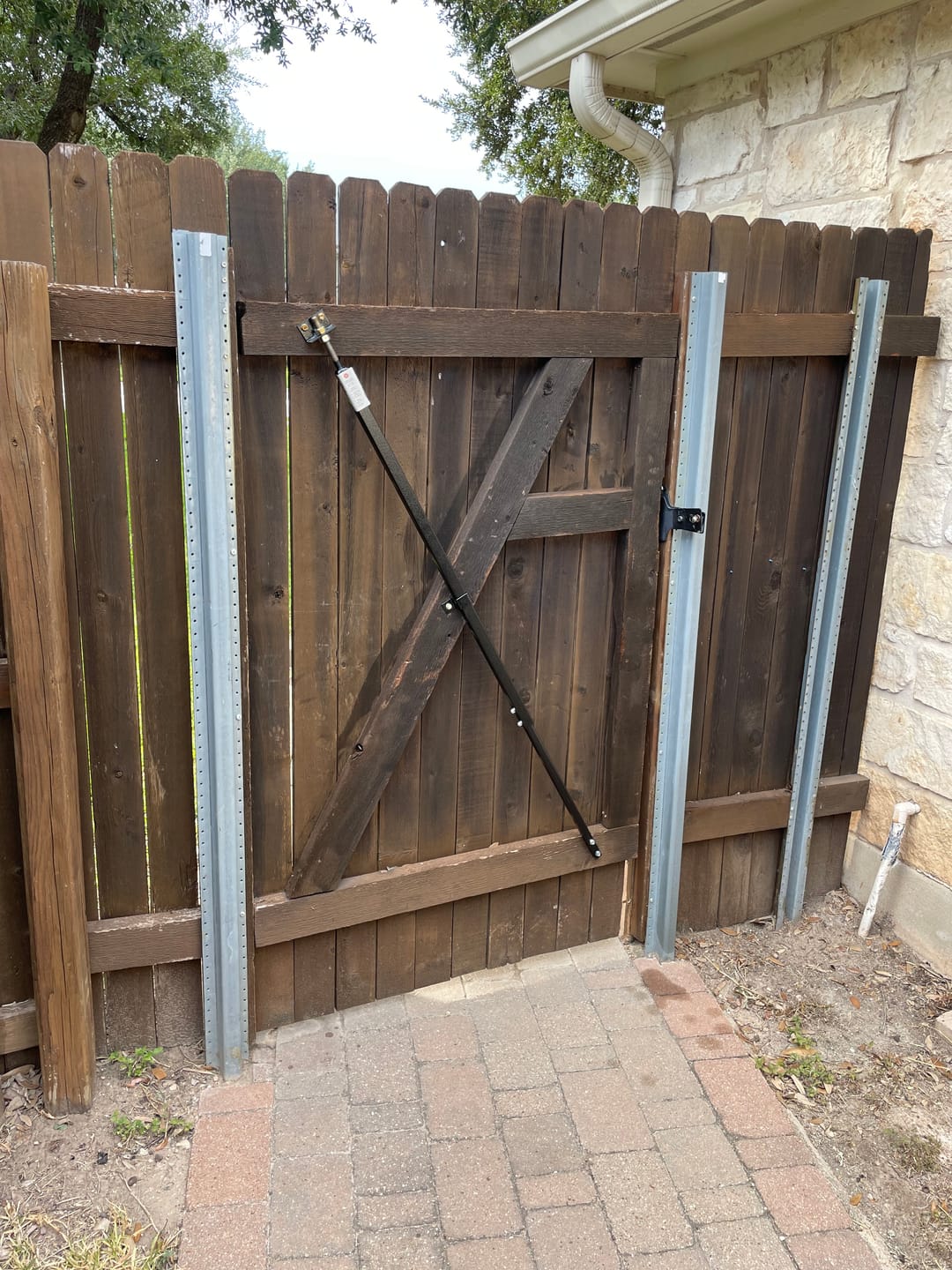 Customer photo review of True Latch 6' Telescopic Gate Brace