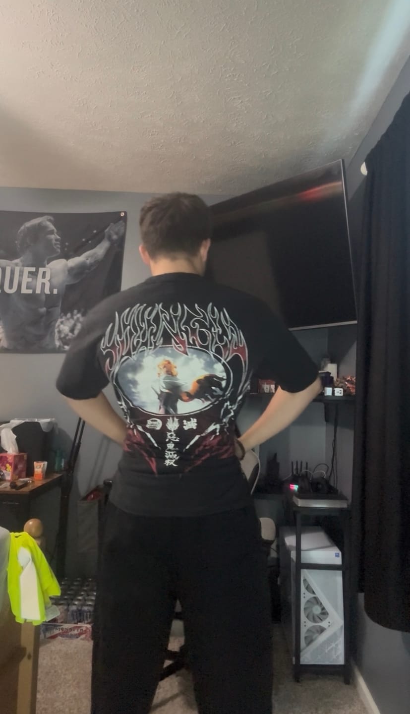 Customer photo review of 4297 - Demon Slayer: Kimetsu no Yaiba - Anime Tees