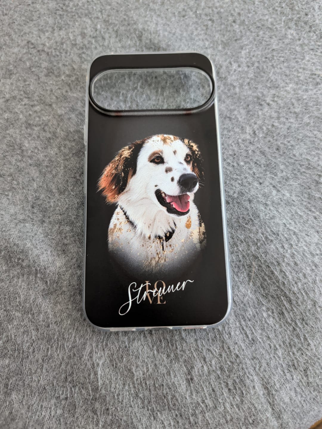 Customer photo review of Personalisierte Portrait Handyhülle – Gold Stil