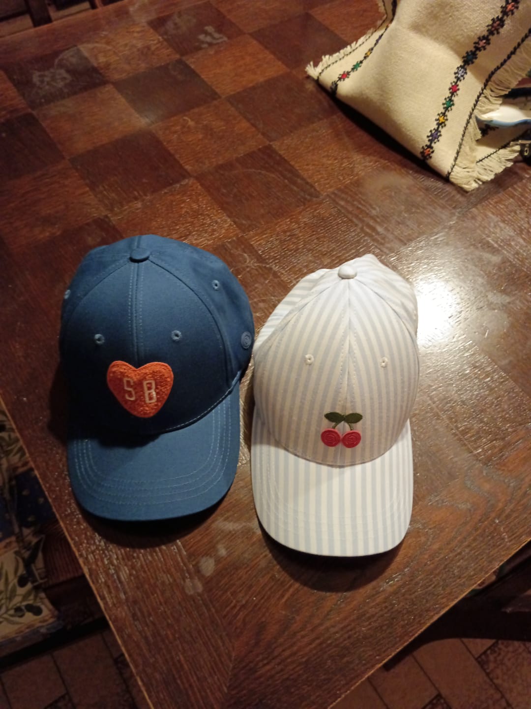 Customer photo review of Casquette en coton avec badge coeur SB bleu opale
