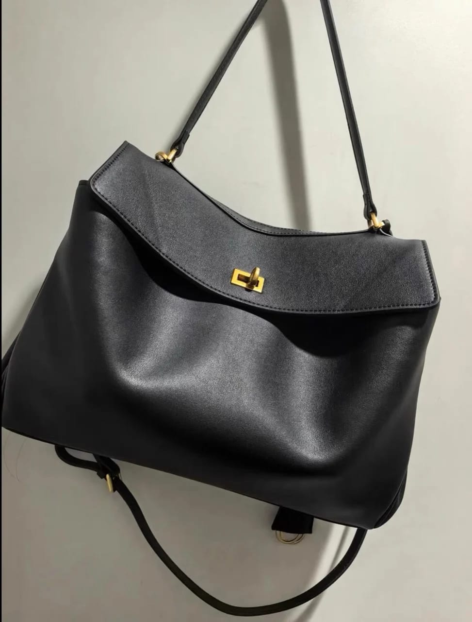 Customer photo review of MAE - Sac à Main en Cuir Lisse Fermoir doré