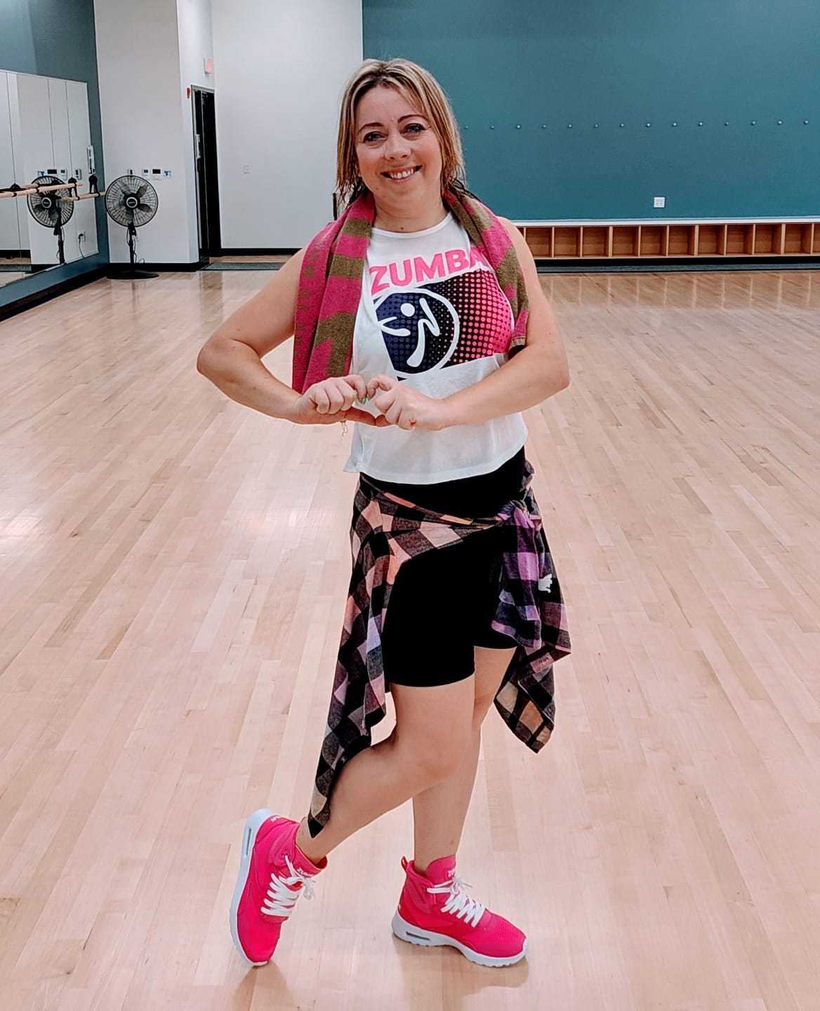 Customer photo review of Electric Feel Crop Muscle Tank