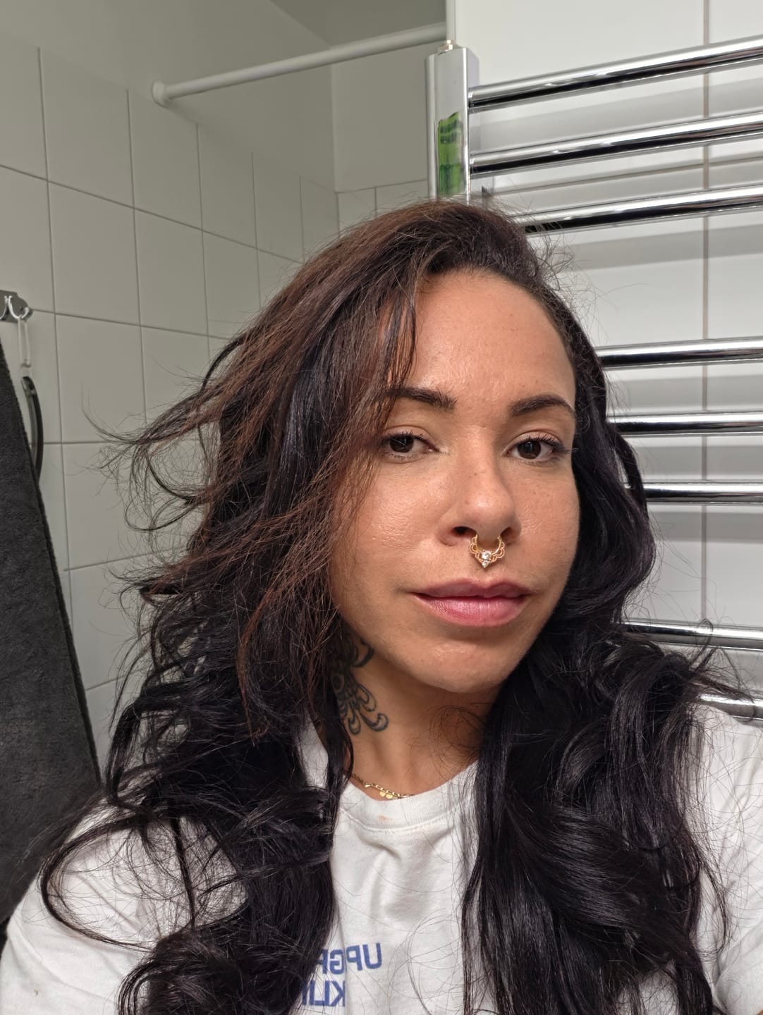 Customer photo review of Wavymy Pre-Styled Butterfly Cut Layer Yaki Straight Natural Wave Wig Beginner Friendly Wig Human Hair Wig 250% Density