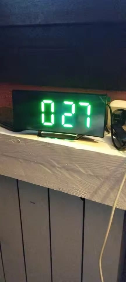 Customer photo review of MirrorClock | Digitaler LED Spiegel Wecker