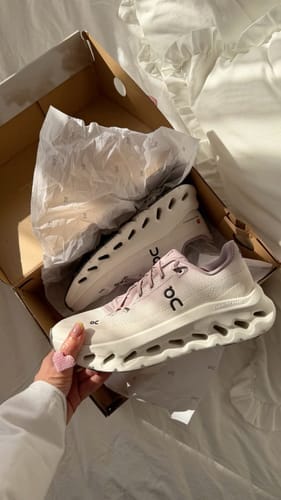 Customer photo review of Men's Cloudtilt Shoes