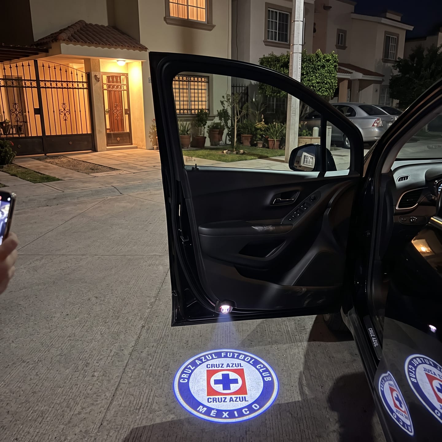 Customer photo review of Proyector para carro de equipo de futbol