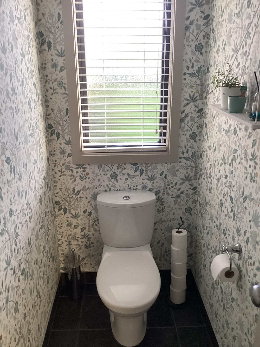 Customer photo review of Echappee Vinyl Wallpaper - Vert Opaline - Last 3 Rolls
