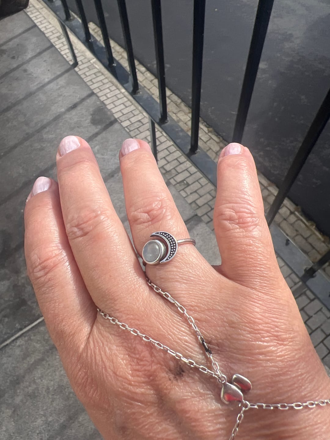 Customer photo review of Bague Ajustable "Séléné" en Pierre de Lune