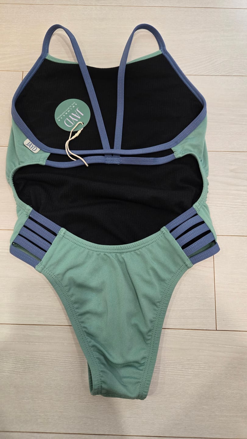 Customer photo review of LENNOX ONE PIECE - Matcha|Storm