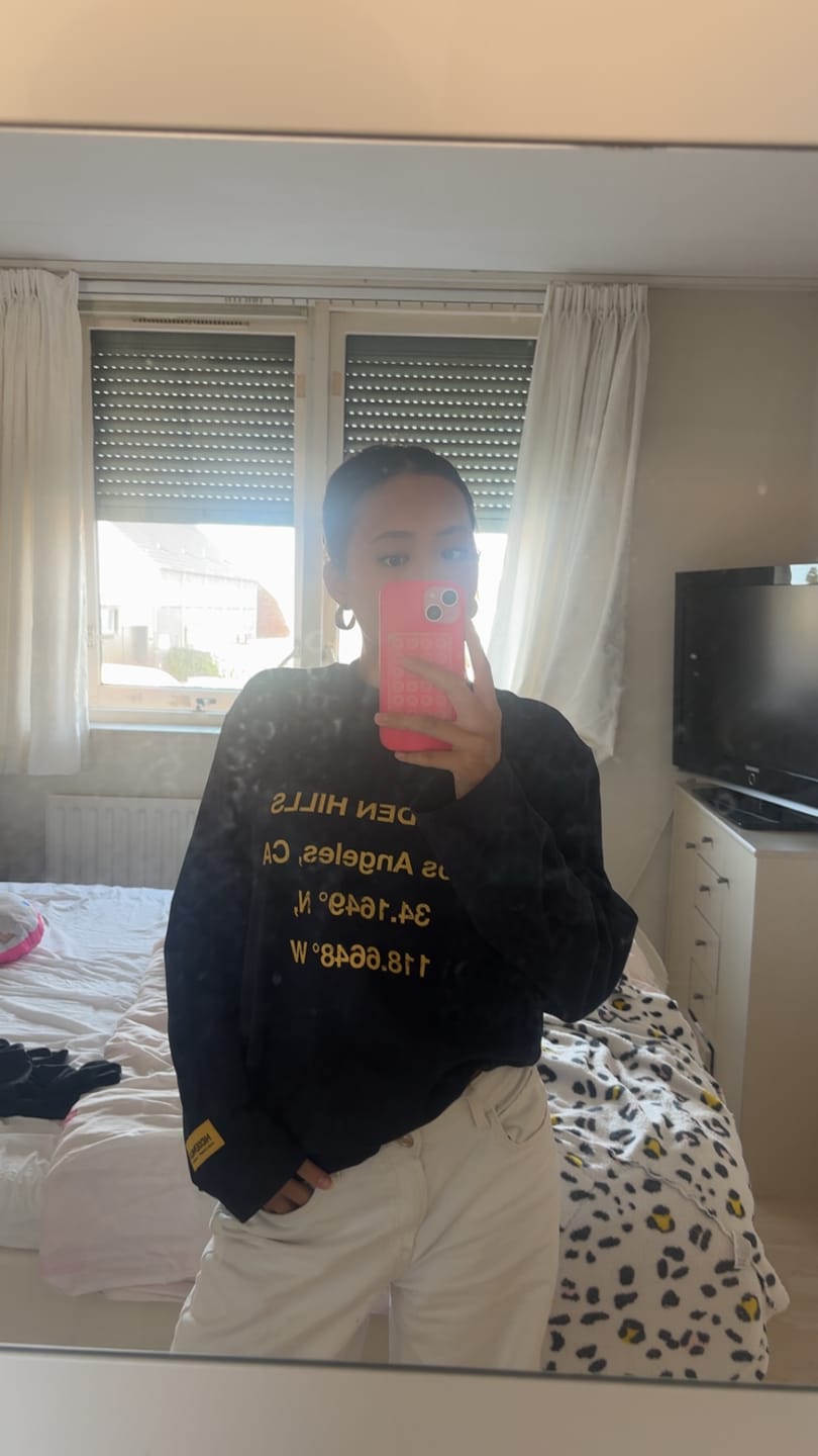 Customer photo review of VINTAGE LOGO LONGSLEEVE T-SHIRT AMBER/NAVY